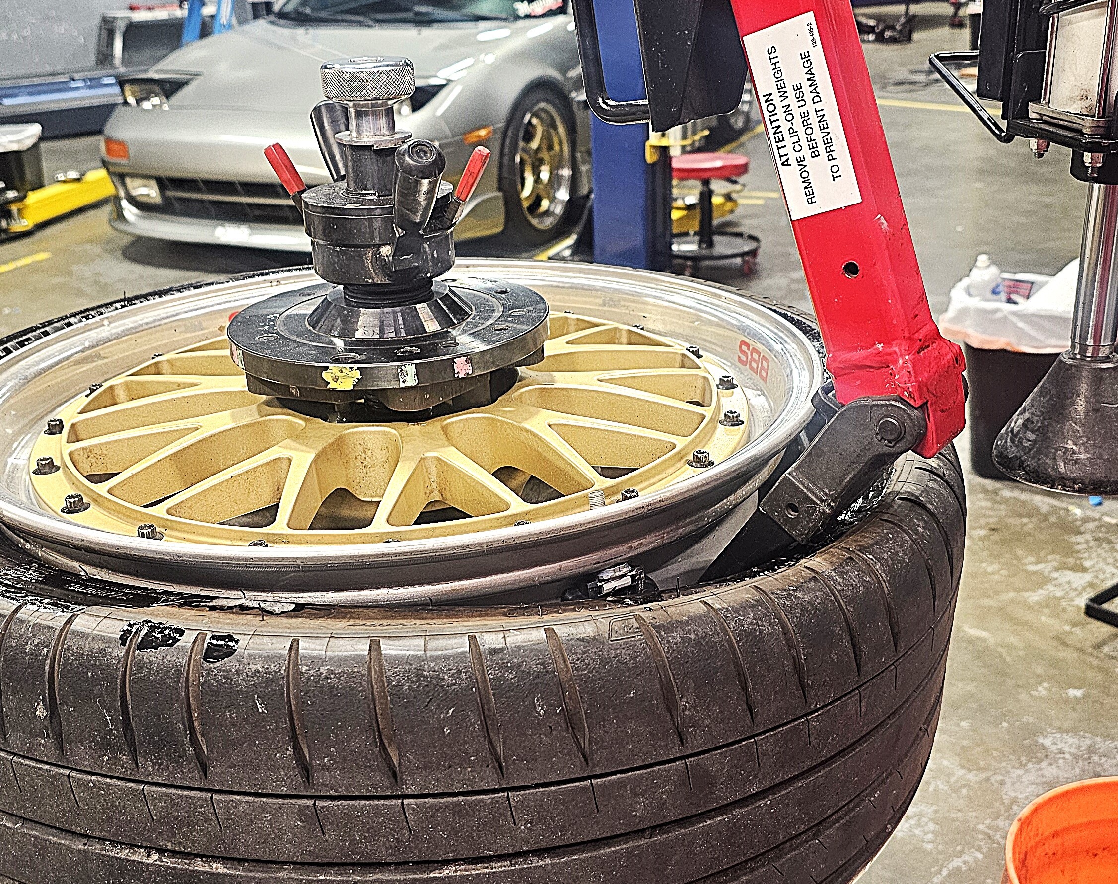 Touchless Tire Mounting